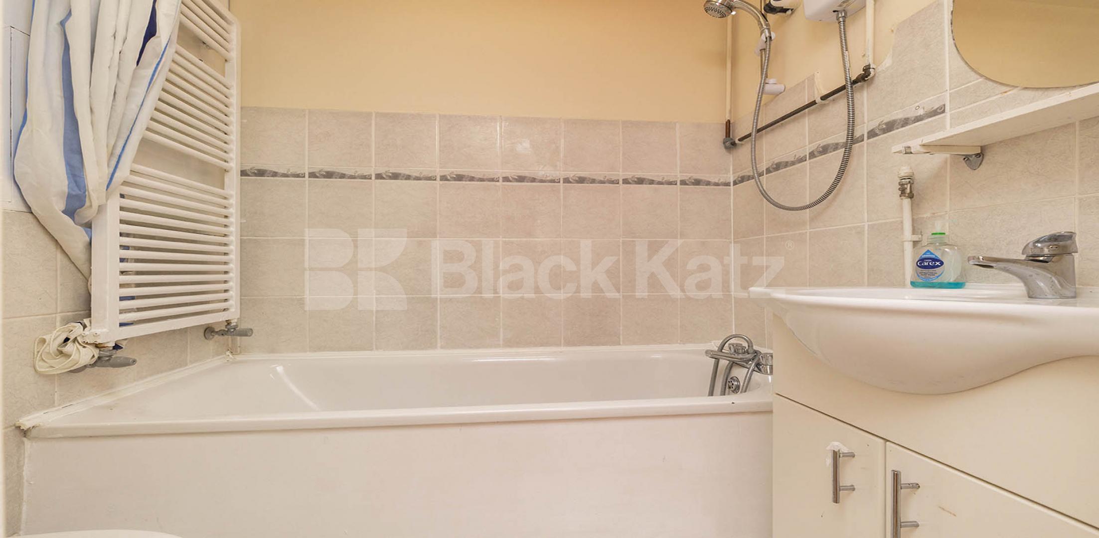 Spacious modern one bed mins to Tube Shops & Regents Park Mornington Crescent , Camden